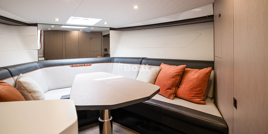 Fairline F-Line 33 Outboard